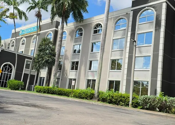 La Quinta Inn & Suites By Wyndham Sunrise