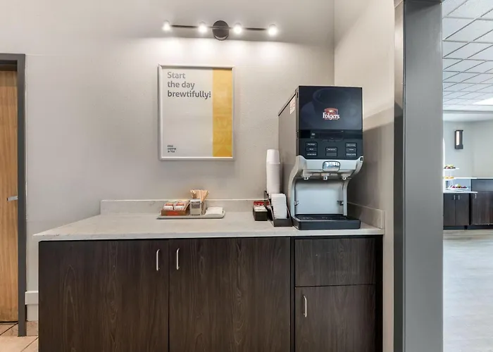 Days Inn & Suites By Wyndham Thunder Bay