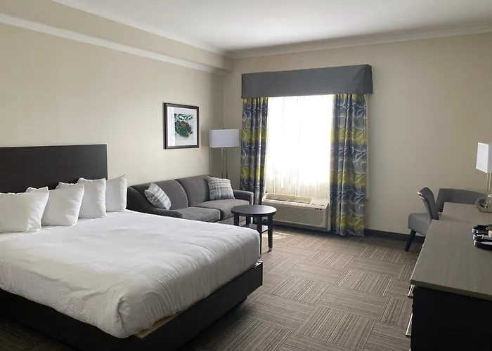 Crossroads Inn & Suites