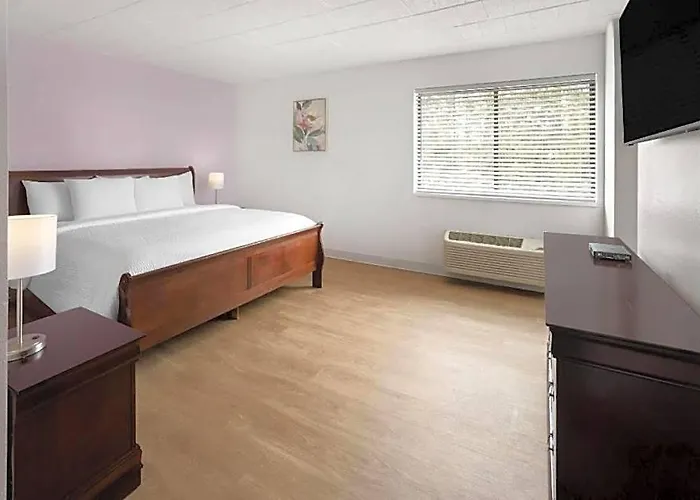 Days Inn By Wyndham Butler Conference Center