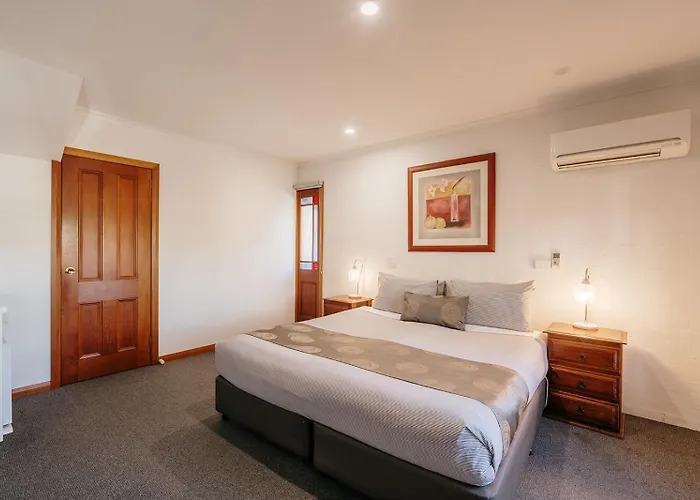 Hideaway On George