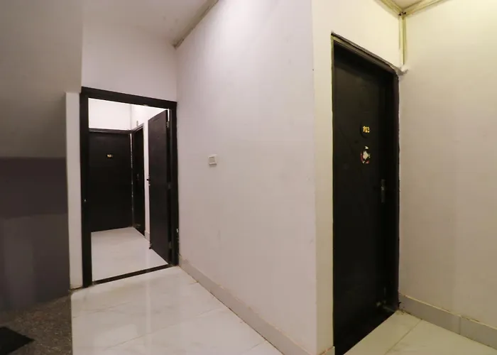 Hotel O Silver Palace Near Dwarka Sector 9 Metro Station