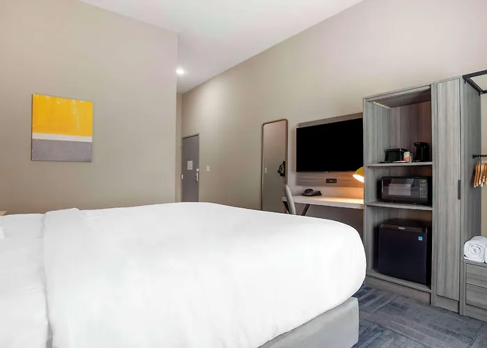 Comfort Inn & Suites Destin Near Henderson Beach