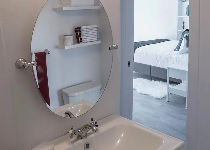 Cameo Hotel And Suites