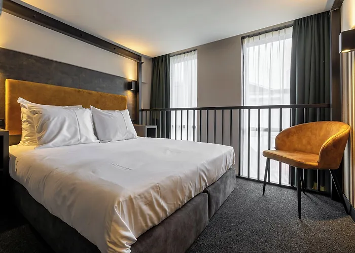 Monument Hotel
