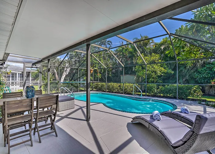 Naples Oasis W/ Screened Pool, Bike To Beach!