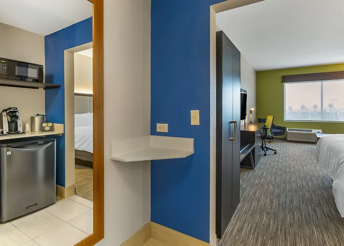 Holiday Inn Express & Suites - Phoenix Dwtn - State Capitol By Ihg