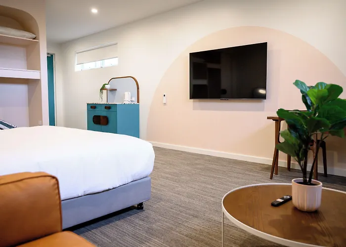 Peninsula Hotel Motel