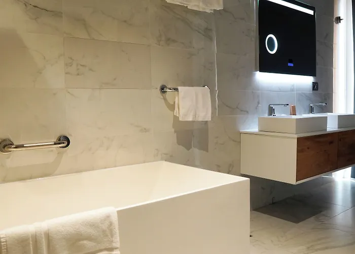 Aniroc Signature Hotel
