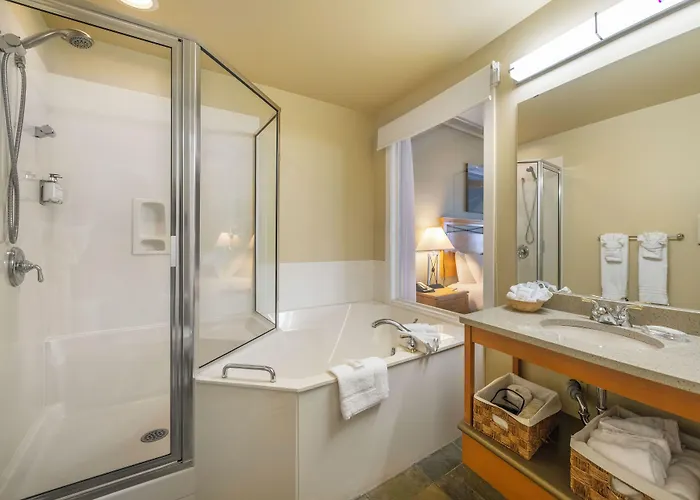 Sidney Waterfront Inn & Suites