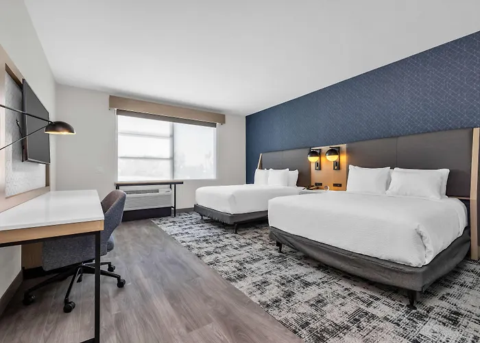 La Quinta Inn & Suites By Wyndham San Jose Airport-Downtown