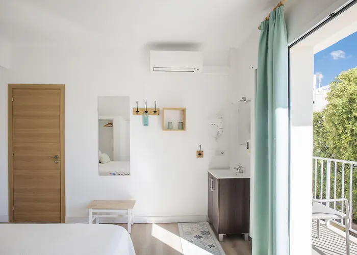 Forenna Hostel (Adults Only)