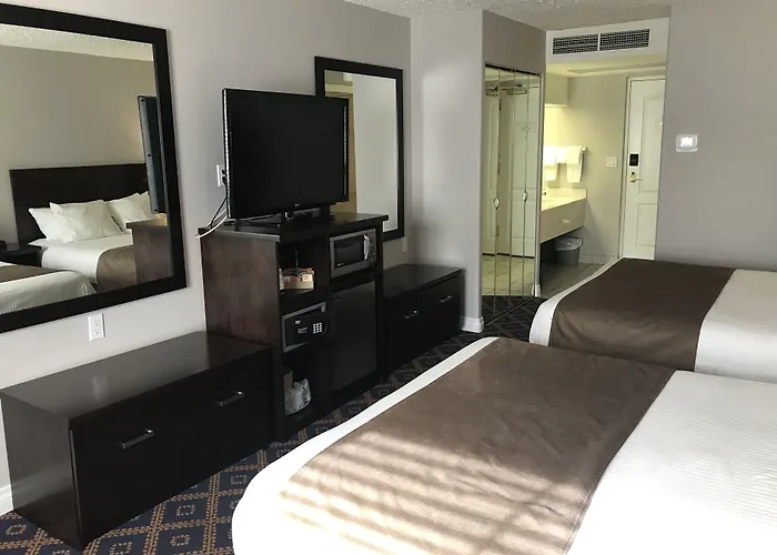 Chateau Louis Hotel & Conference Centre