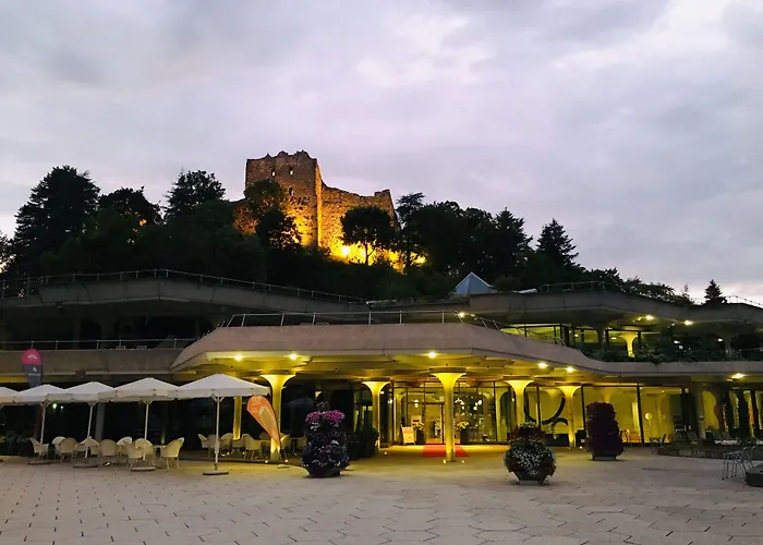 DAS SCHLOSSBERG - Boutique Hotel im Park- Nahe der Therme