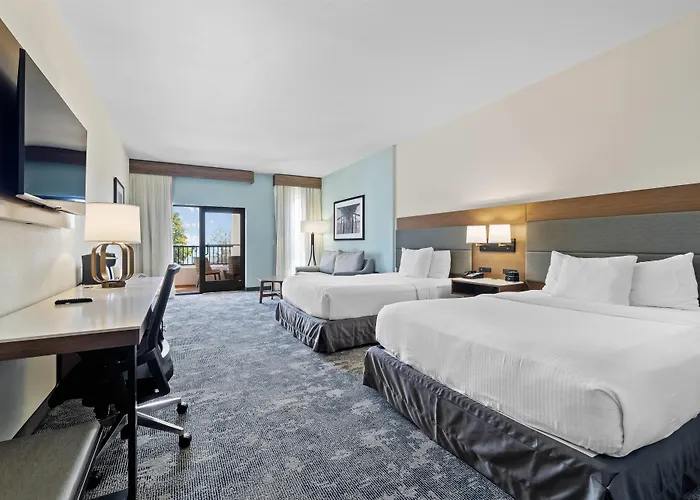 La Quinta Inn & Suites By Wyndham Santa Cruz
