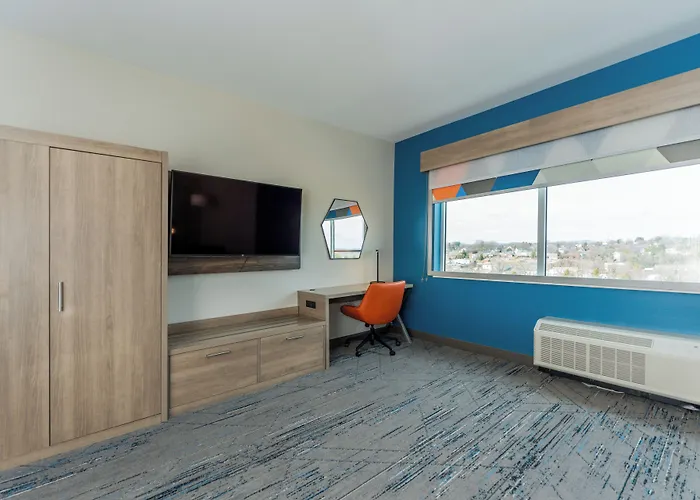Holiday Inn Express & Suites Charlottesville By Ihg