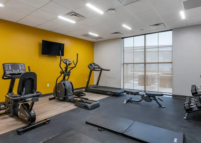 Comfort Inn & Suites Jacksonville - Orange Park Near Naval Air Station