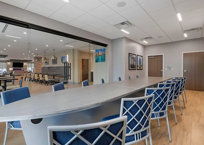 Comfort Inn & Suites Jacksonville - Orange Park Near Naval Air Station