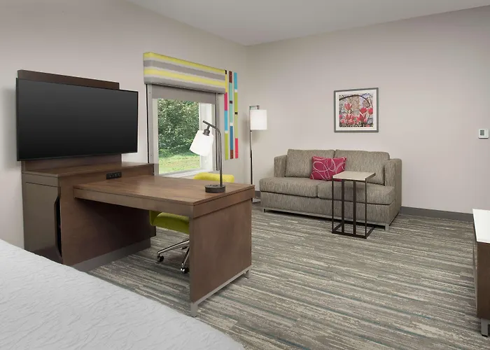 Hampton Inn & Suites Charlotte Airport Lake Pointe