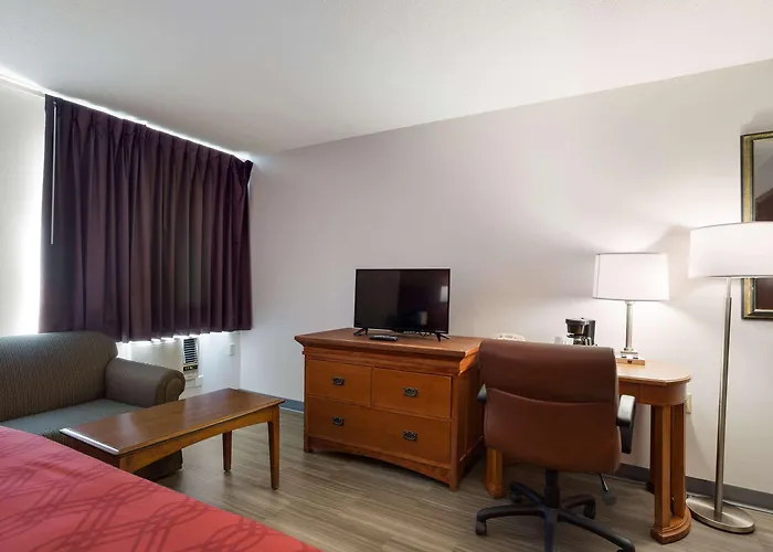 Econo Lodge Inn & Suites Escanaba North
