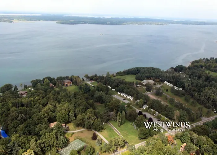 West Winds Motel & Cottages