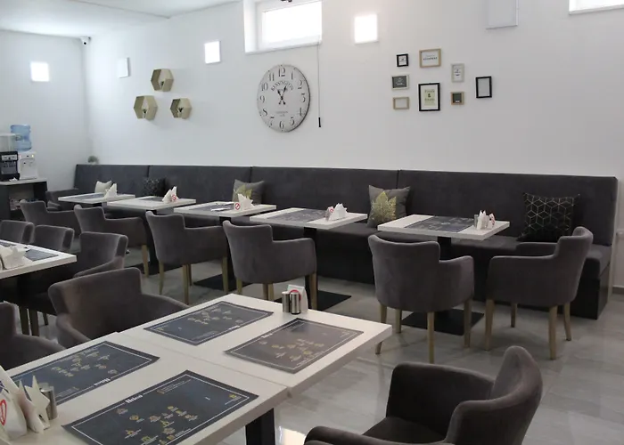 Garni Hotel 11Tica Dm