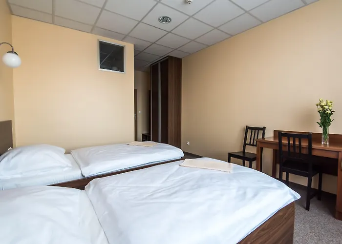 City Hotel B&B, Reception 24 7, 800M Od-From R1, Free Parking
