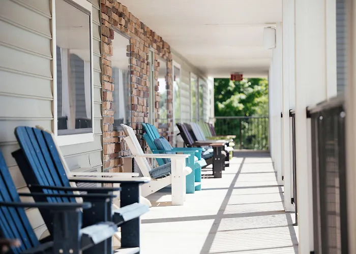 Gold Coast Inn - At The Bay In Traverse City