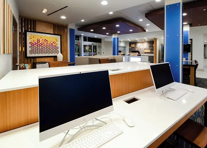 Holiday Inn Express & Suites Taylor By Ihg