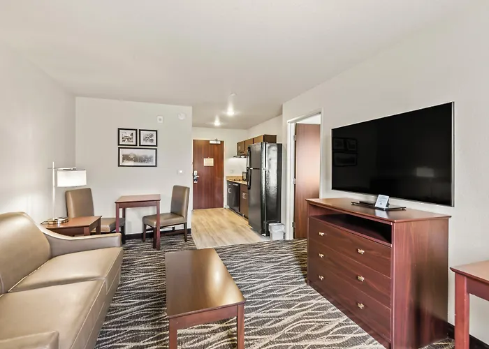 Cobblestone Hotel & Suites - Two Rivers