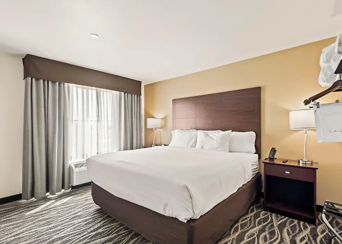 Cobblestone Hotel & Suites - Two Rivers