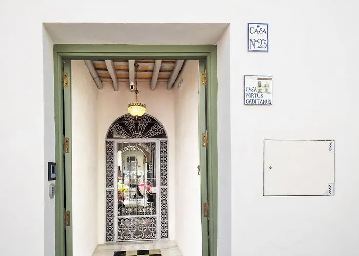 Casa Portus Gaditanus S XVIII Patio Andaluz