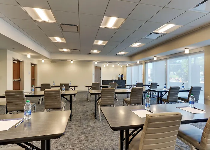 Holiday Inn Express & Suites - Roanoke - Civic Center