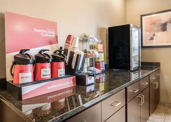 Cobblestone Hotel & Suites - Newport