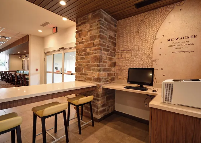 Fairfield Inn & Suites By Marriott Milwaukee North