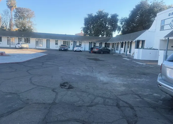 The Oaks Motel