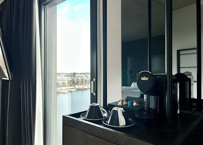 Holiday Inn - the niu, Fender Amsterdam