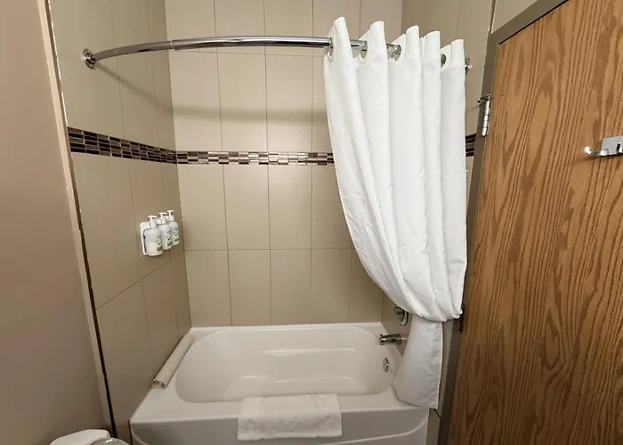 Super 8 By Wyndham Edmonton/West