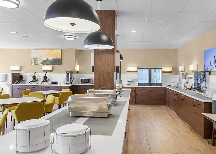 Beachfront Palms Resort Galveston, An Ascend Collection Hotel