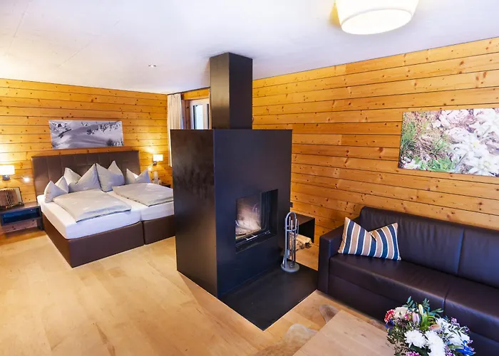 Wohlfuehlhotel Hubertushof Am Arlberg - Ski-In & Ski-Out - Sky Pool
