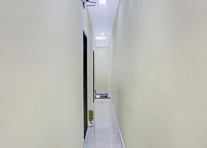 Hotel O S K Palace