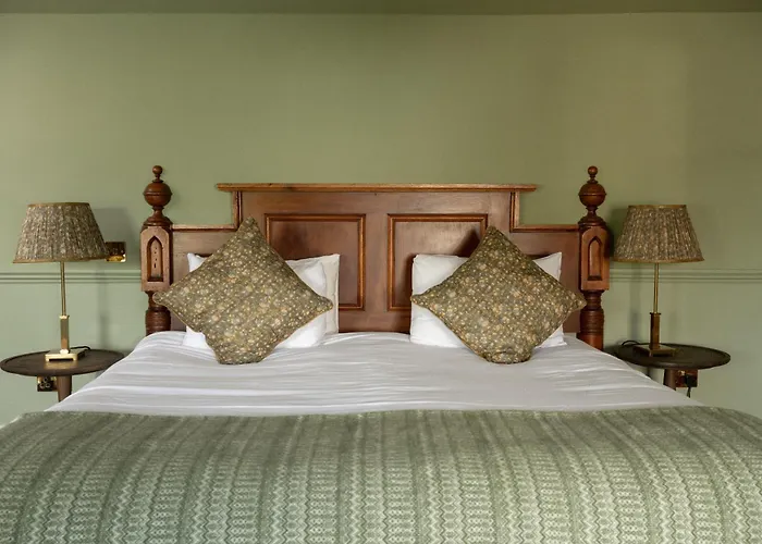 The George Hotel
