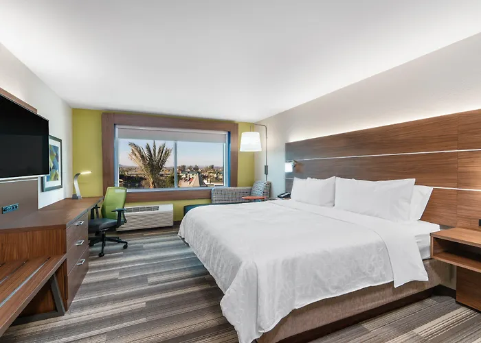 Holiday Inn Express & Suites Lake Havasu - London Bridge By Ihg