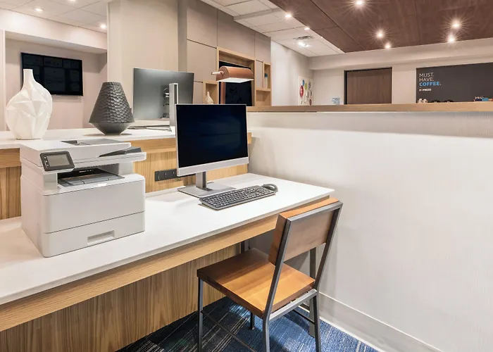 Holiday Inn Express & Suites Lake Havasu - London Bridge By Ihg
