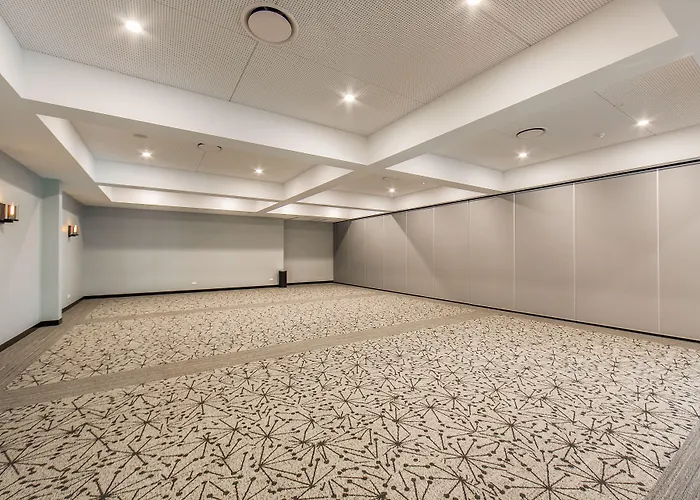 Best Western Plus North Lakes Hotel