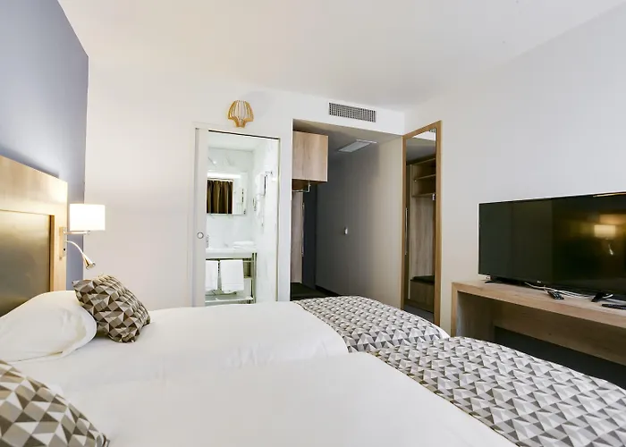Brit Hotel Confort Loches