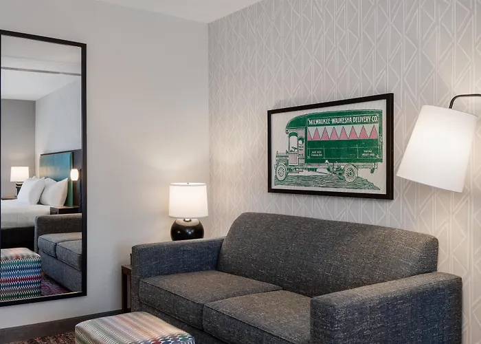 Home2 Suites By Hilton Milwaukee Brookfield