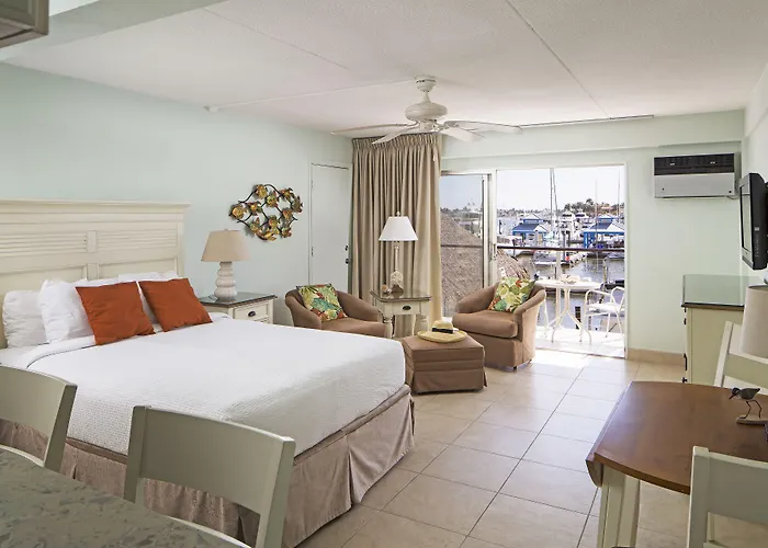 Cove Inn On Naples Bay