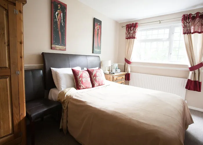 Barons Court Hotel