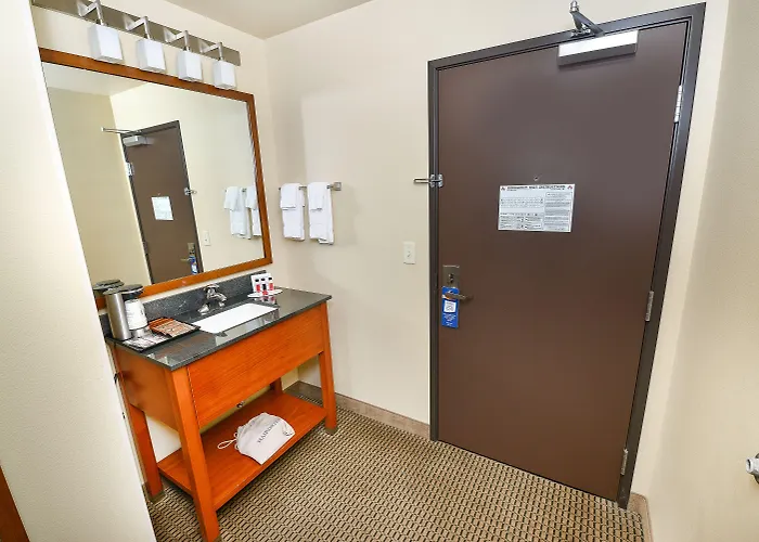Baymont By Wyndham Grand Forks